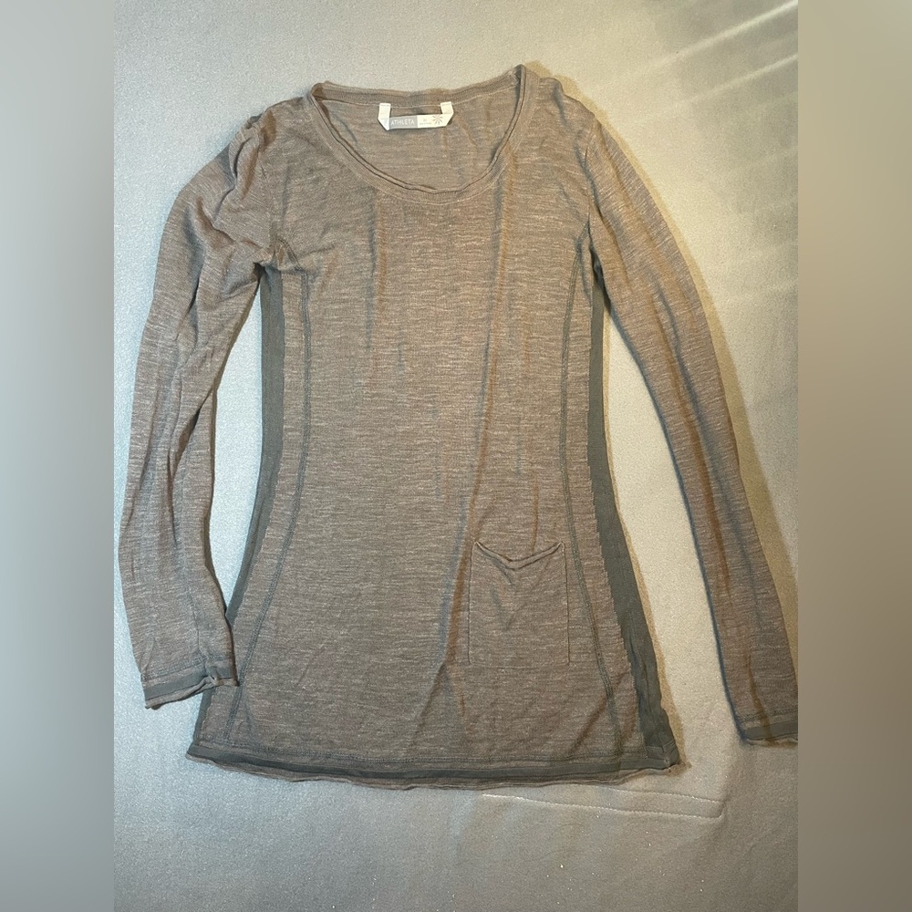 Athleta Long Sleeve Top in Taupe and Gray